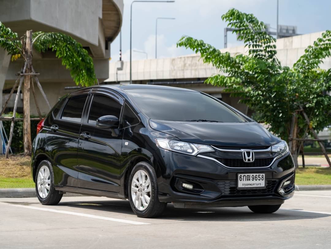 2017 Honda Jazz GK สีดำ (รูปที่ 7)