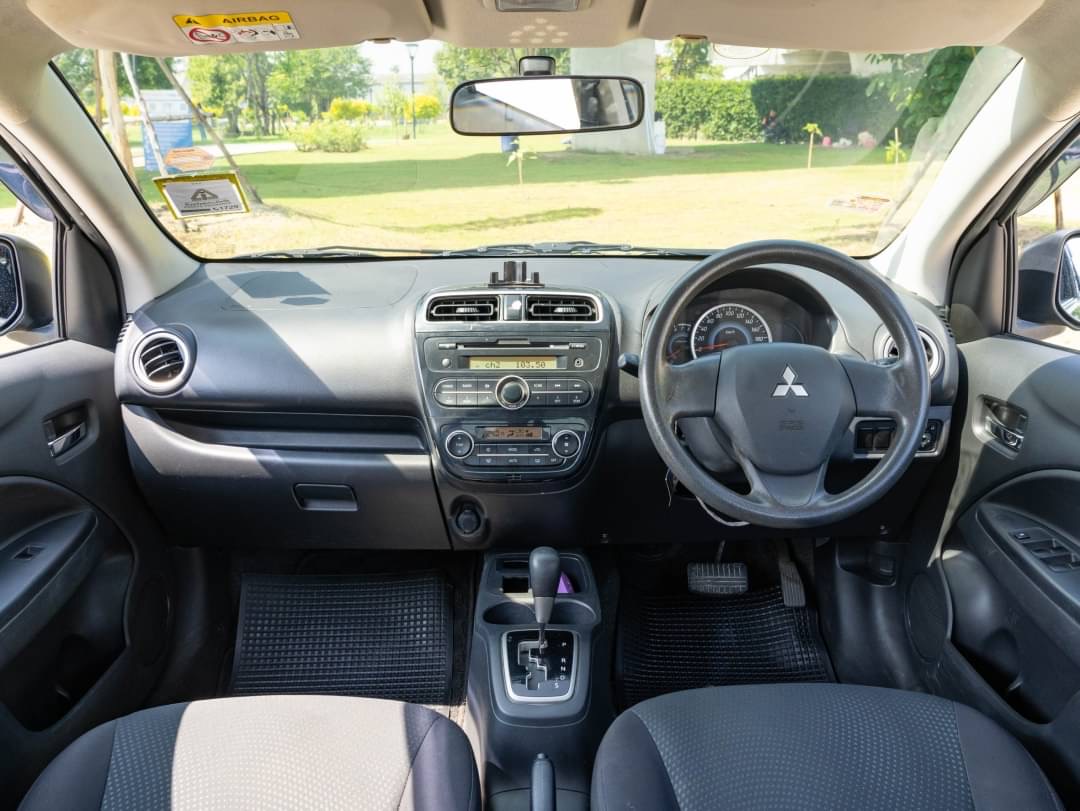 2014 Mitsubishi Attrage สีดำ (รูปที่ 11)