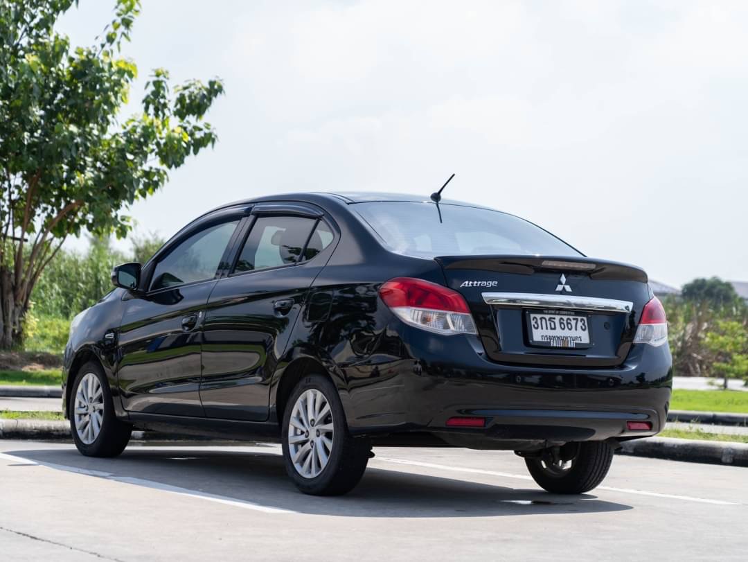 2014 Mitsubishi Attrage สีดำ (รูปที่ 2)