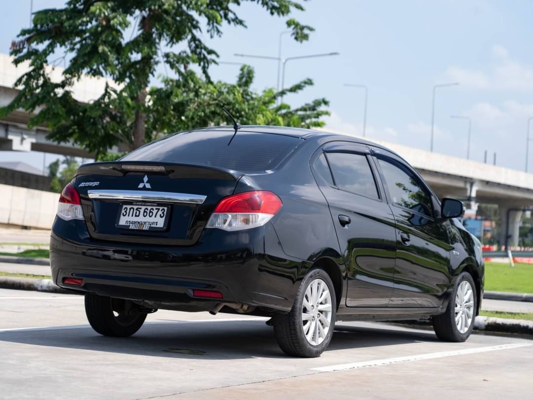 2014 Mitsubishi Attrage สีดำ (รูปที่ 3)