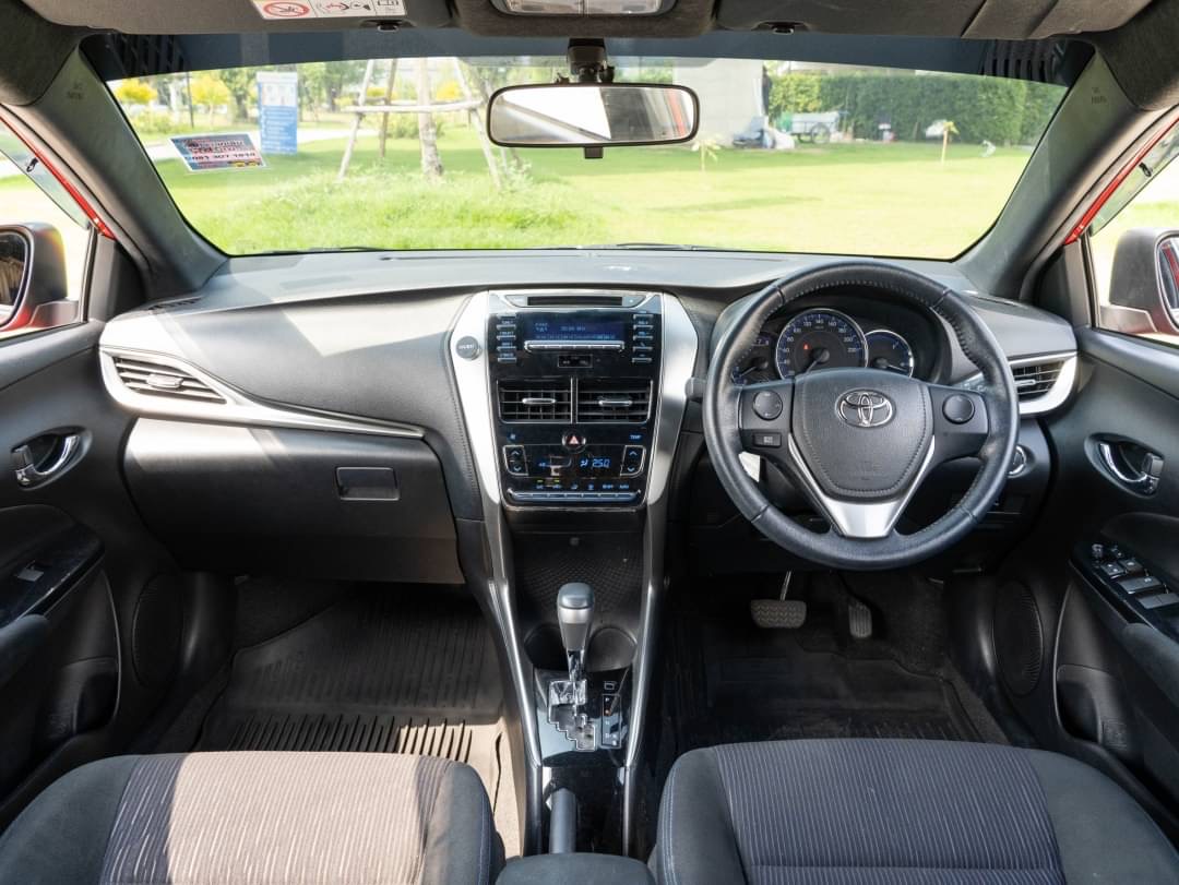2019 Toyota Yaris สีแดง (รูปที่ 8)