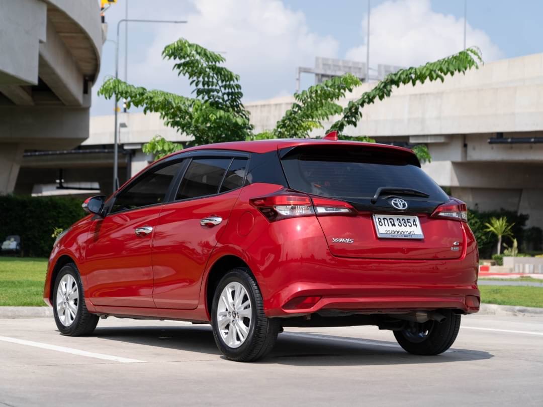 2019 Toyota Yaris สีแดง (รูปที่ 6)