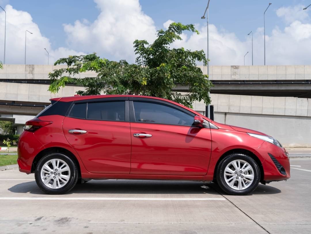 2019 Toyota Yaris สีแดง