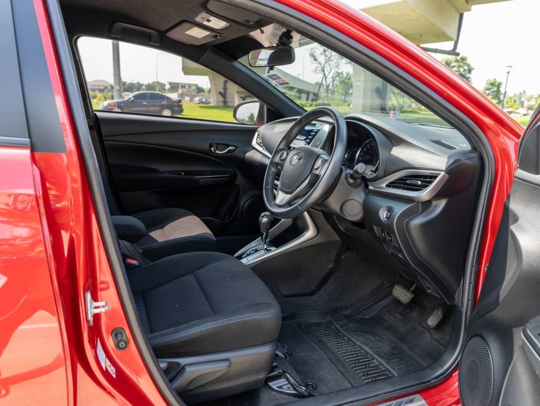 2019 Toyota Yaris สีแดง