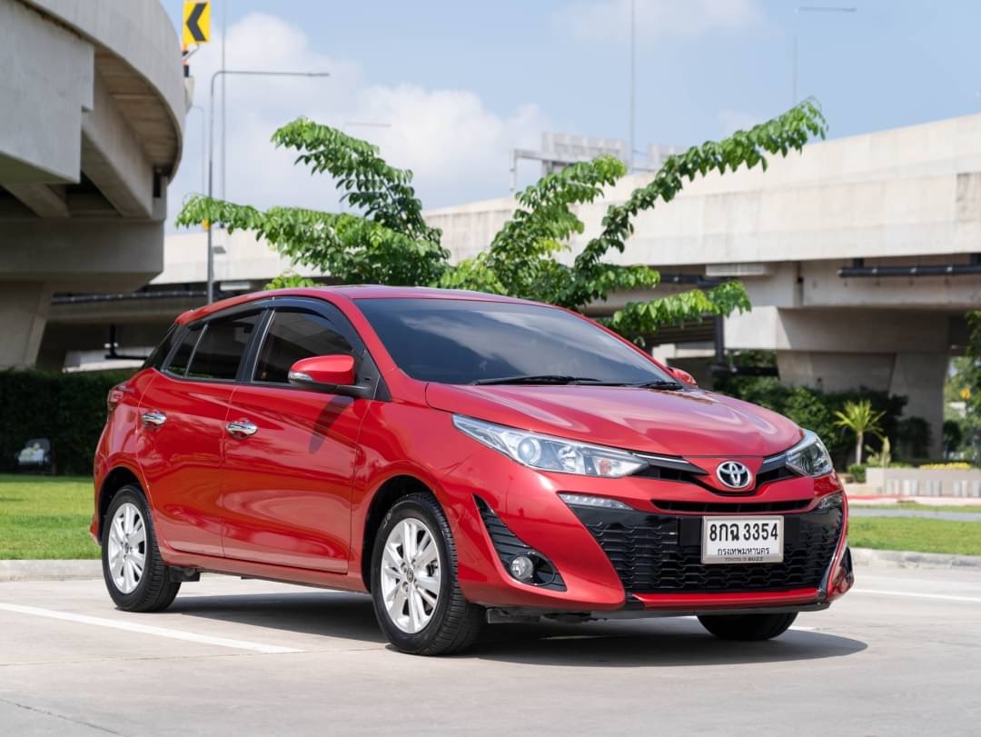 2019 Toyota Yaris สีแดง