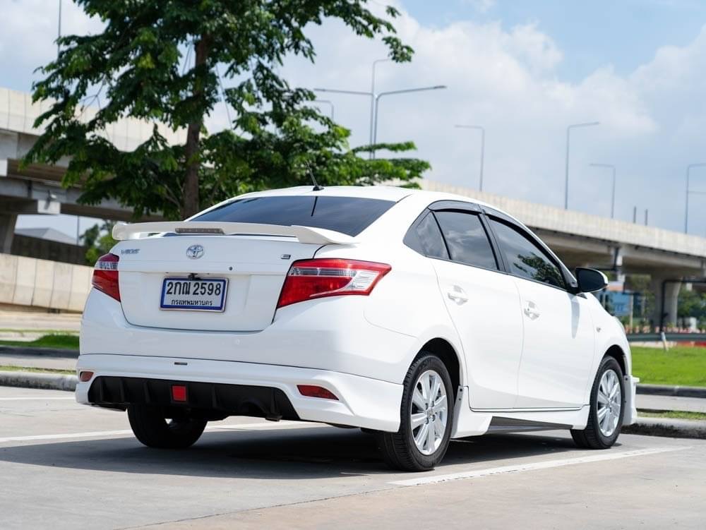 2013 Toyota Vios สีขาว (รูปที่ 3)