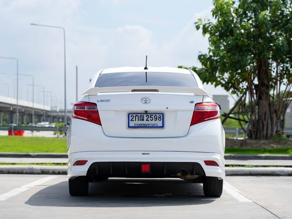 2013 Toyota Vios สีขาว (รูปที่ 6)