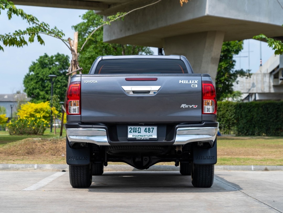 2018 Toyota Hilux Revo Smart cab สีเทา (รูปที่ 5)