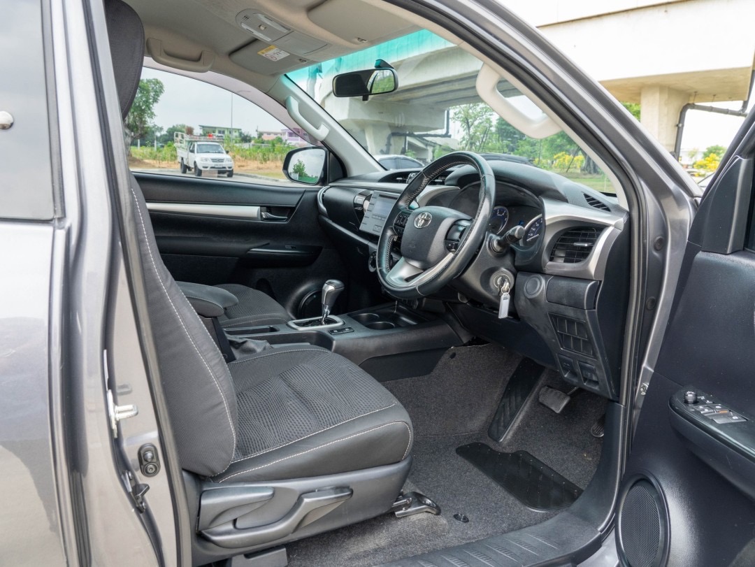 2018 Toyota Hilux Revo Smart cab สีเทา (รูปที่ 7)