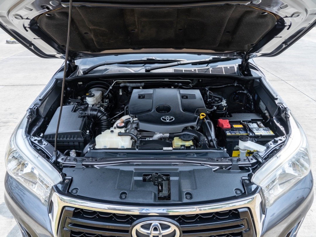 2018 Toyota Hilux Revo Smart cab สีเทา (รูปที่ 9)