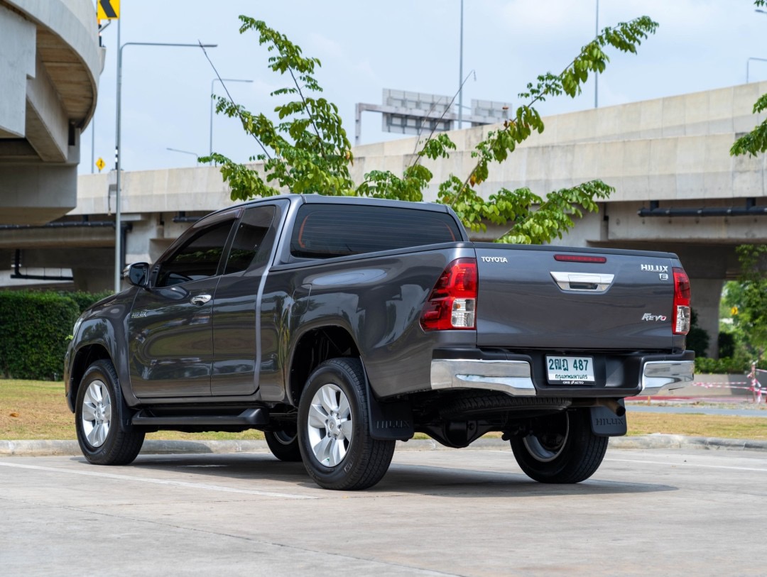 2018 Toyota Hilux Revo Smart cab สีเทา (รูปที่ 6)