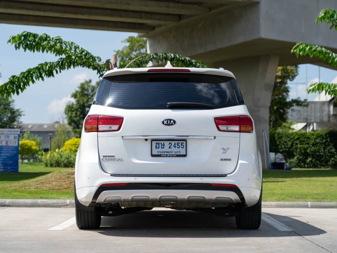 2018 Kia Grand Carnival สีขาว