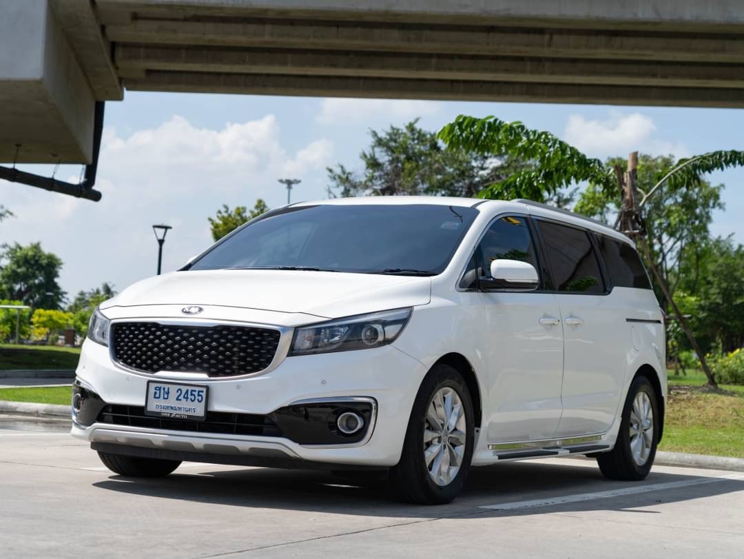 2018 Kia Grand Carnival สีขาว