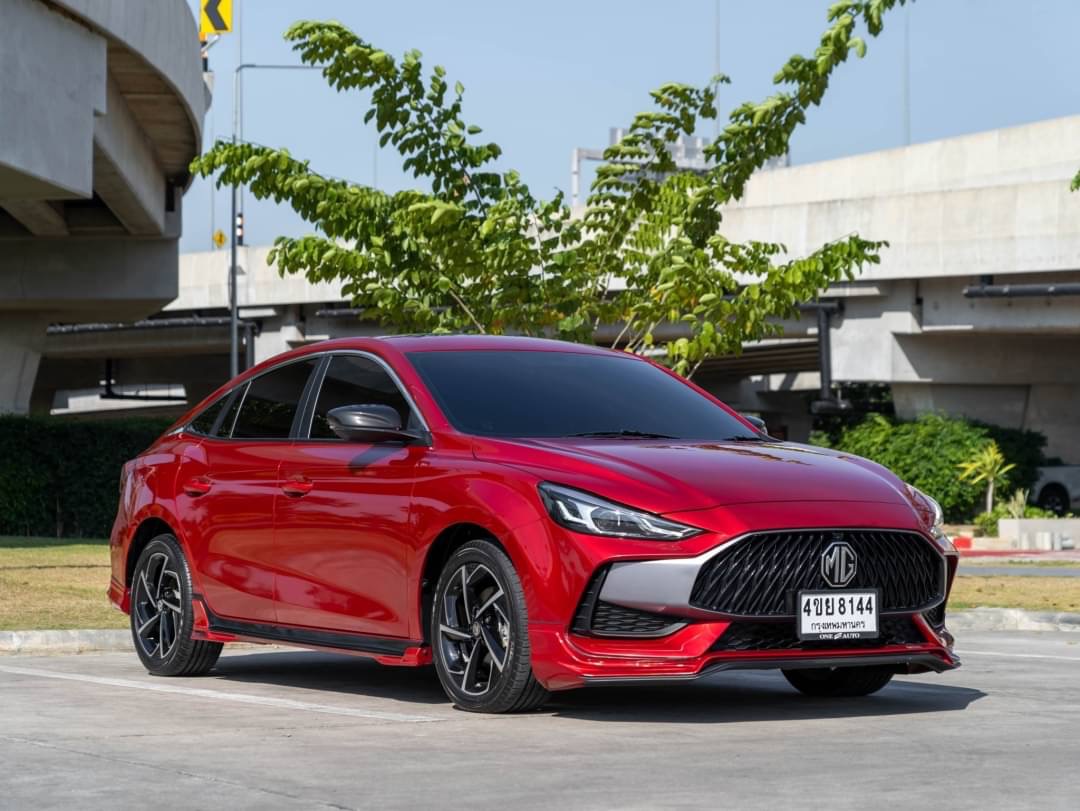 2023 MG MG5 สีแดง