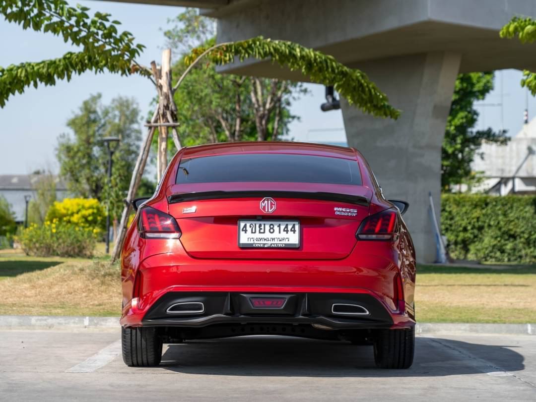 2023 MG MG5 สีแดง