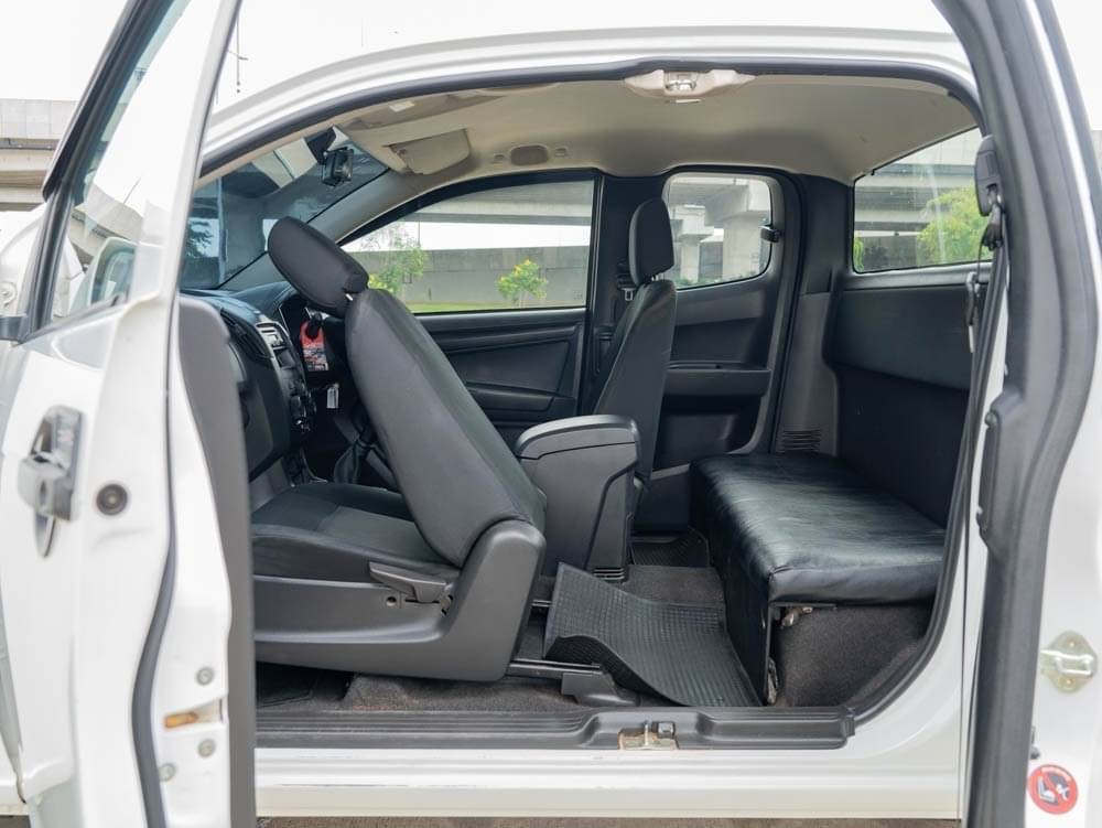 2018 Isuzu D-Max Space Cab สีขาว