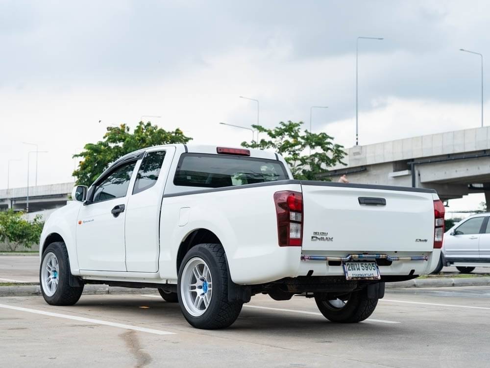 2018 Isuzu D-Max Space Cab สีขาว