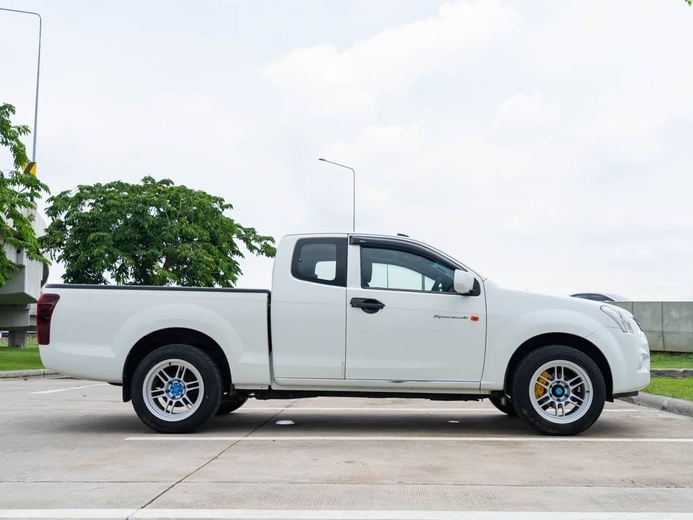 2018 Isuzu D-Max Space Cab สีขาว