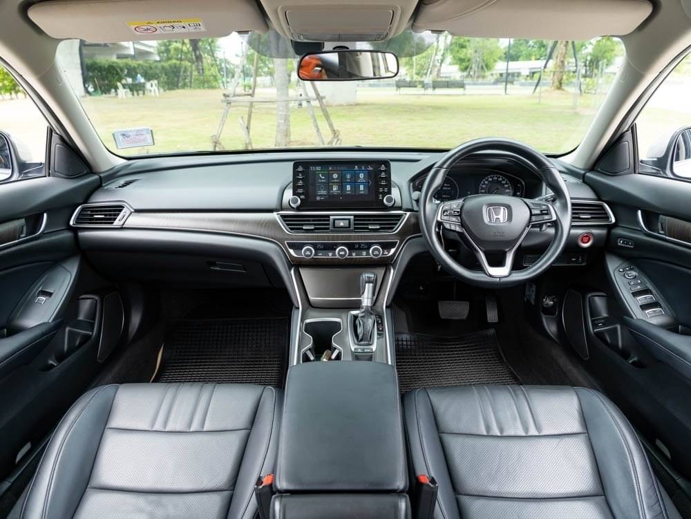 2019 Honda Accord สีเงิน (รูปที่ 8)