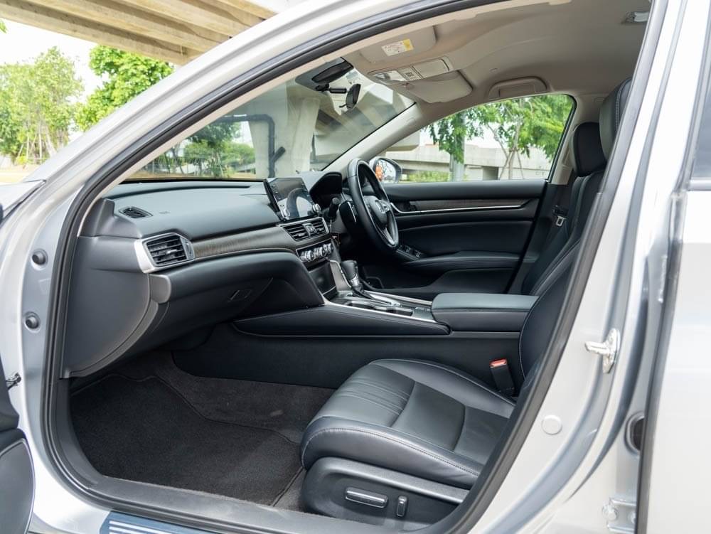 2019 Honda Accord สีเงิน (รูปที่ 11)
