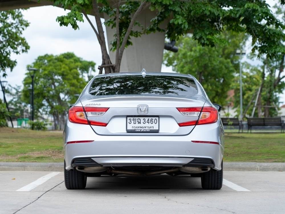 2019 Honda Accord สีเงิน