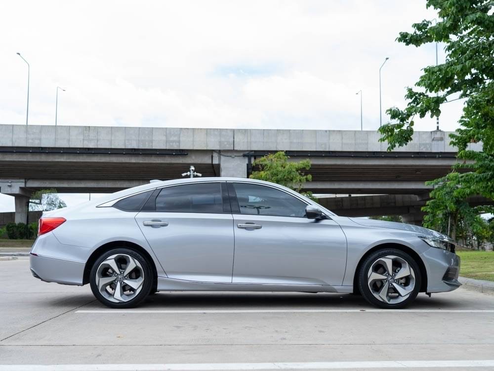 2019 Honda Accord สีเงิน