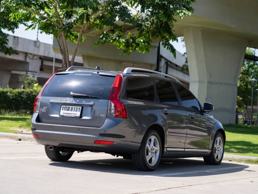 2013 Volvo V50 สีเทา (รูปที่ 6)