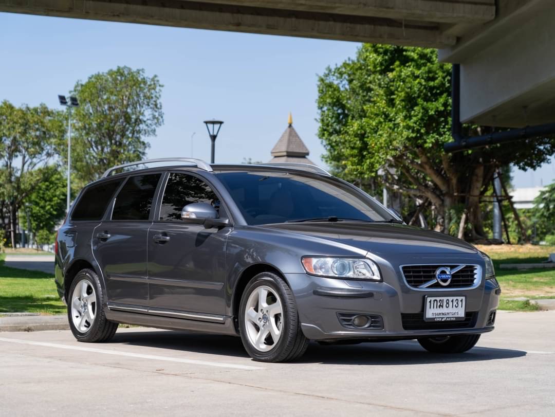 2013 Volvo V50 สีเทา