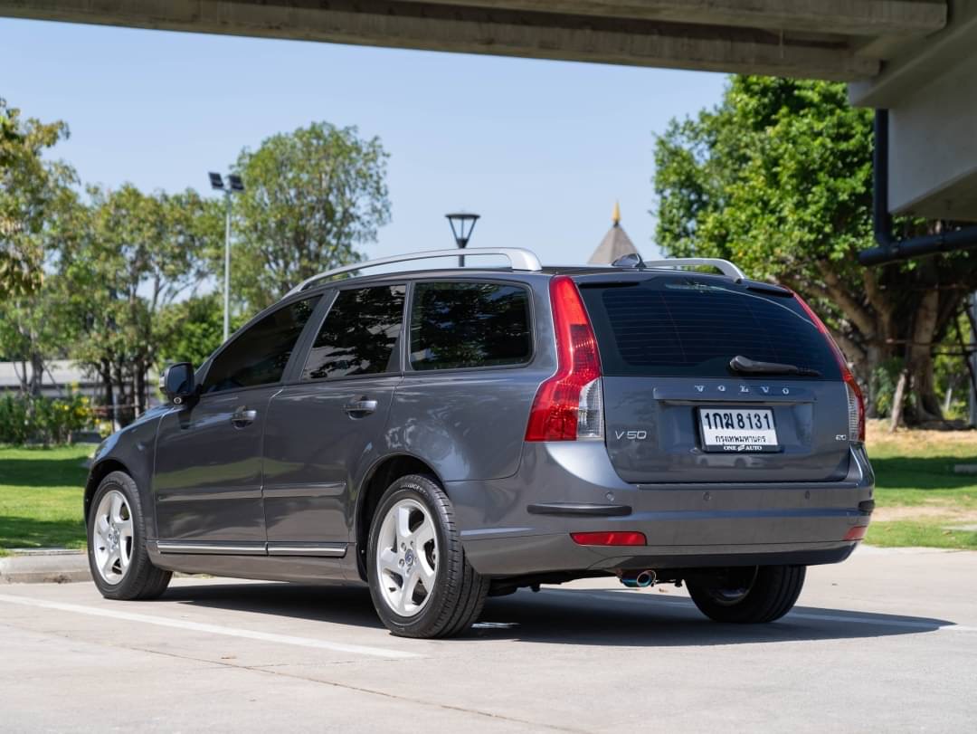 2013 Volvo V50 สีเทา (รูปที่ 9)