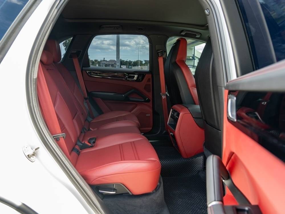 2021 Porsche Cayenne E-Hybrid สีขาว (รูปที่ 15)