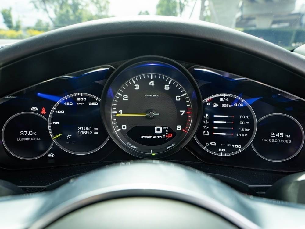 2021 Porsche Cayenne E-Hybrid สีขาว (รูปที่ 13)