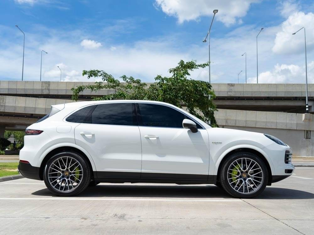 2021 Porsche Cayenne E-Hybrid สีขาว (รูปที่ 10)