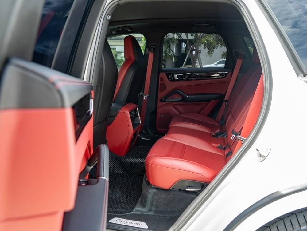 2021 Porsche Cayenne E-Hybrid สีขาว (รูปที่ 16)