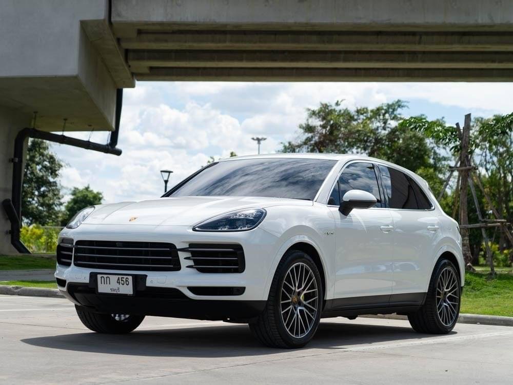 2021 Porsche Cayenne E-Hybrid สีขาว (รูปที่ 2)