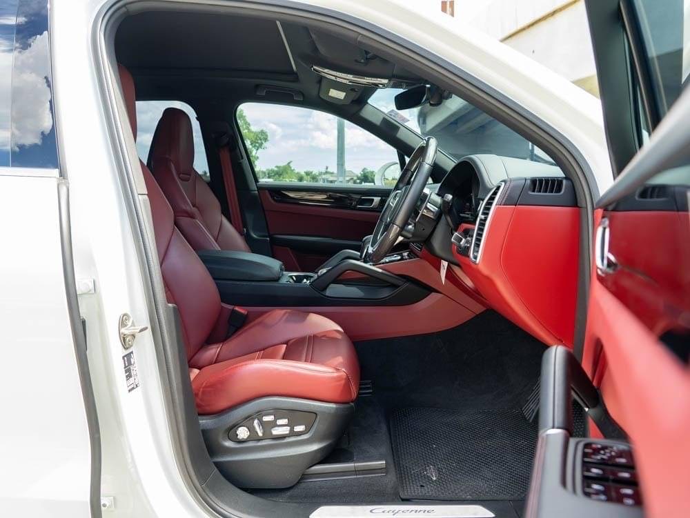 2021 Porsche Cayenne E-Hybrid สีขาว (รูปที่ 11)
