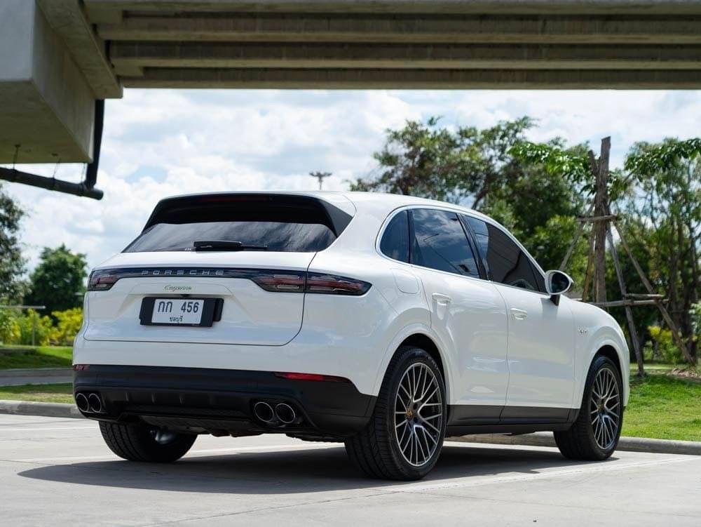 2021 Porsche Cayenne E-Hybrid สีขาว (รูปที่ 5)