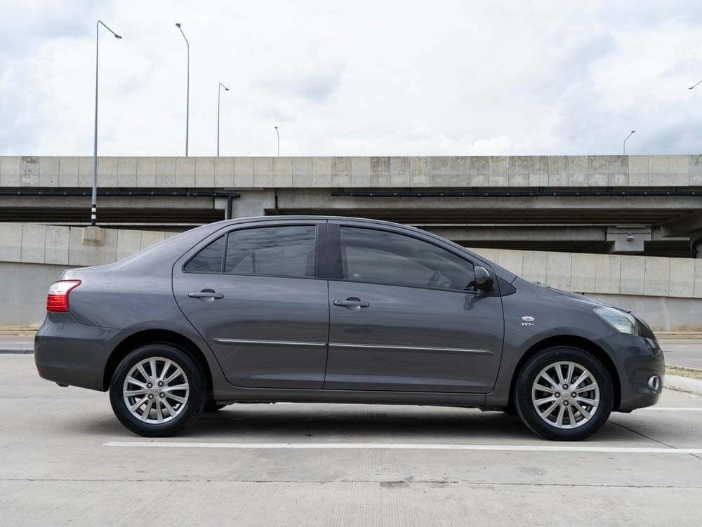2013 Toyota Vios สีเทา (รูปที่ 7)