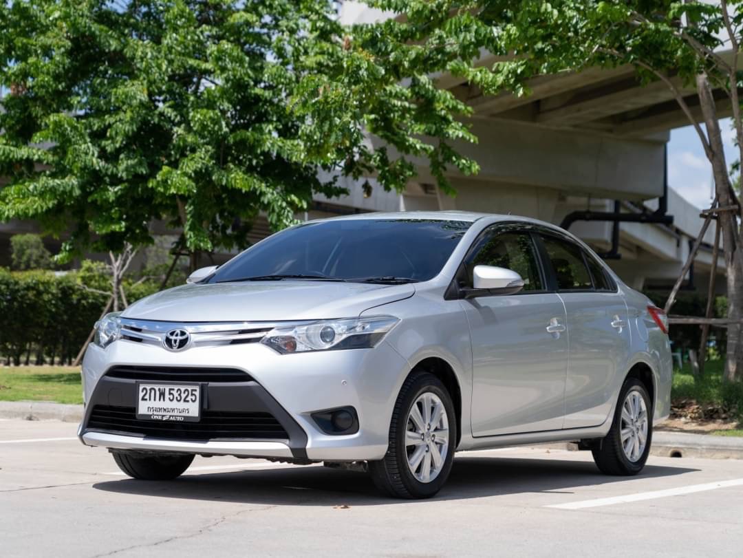 2013 Toyota Vios สีเงิน (รูปที่ 2)