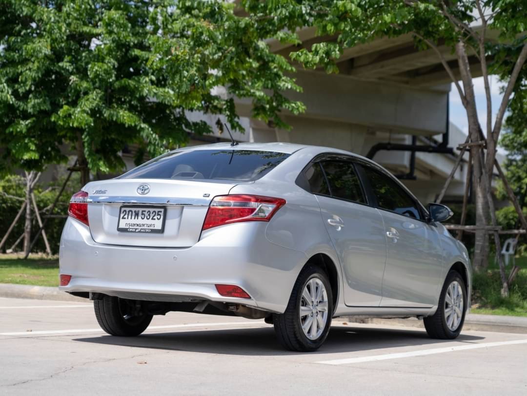 2013 Toyota Vios สีเงิน (รูปที่ 6)