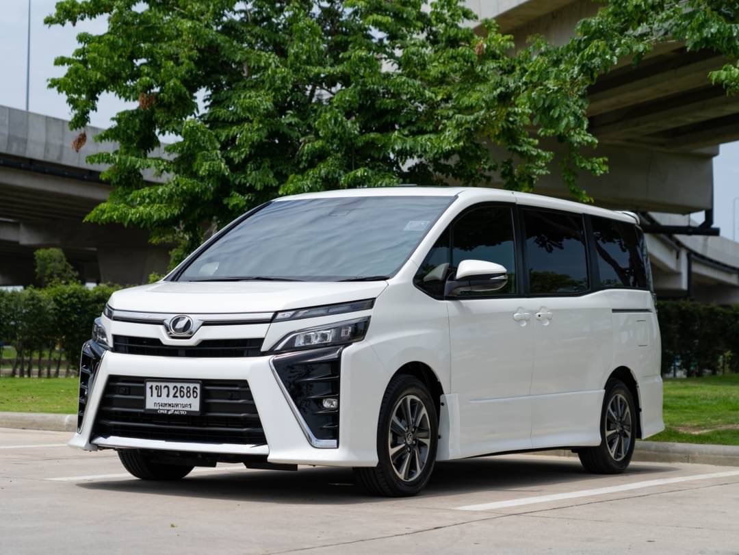 2021 Toyota Voxy สีขาว (รูปที่ 2)