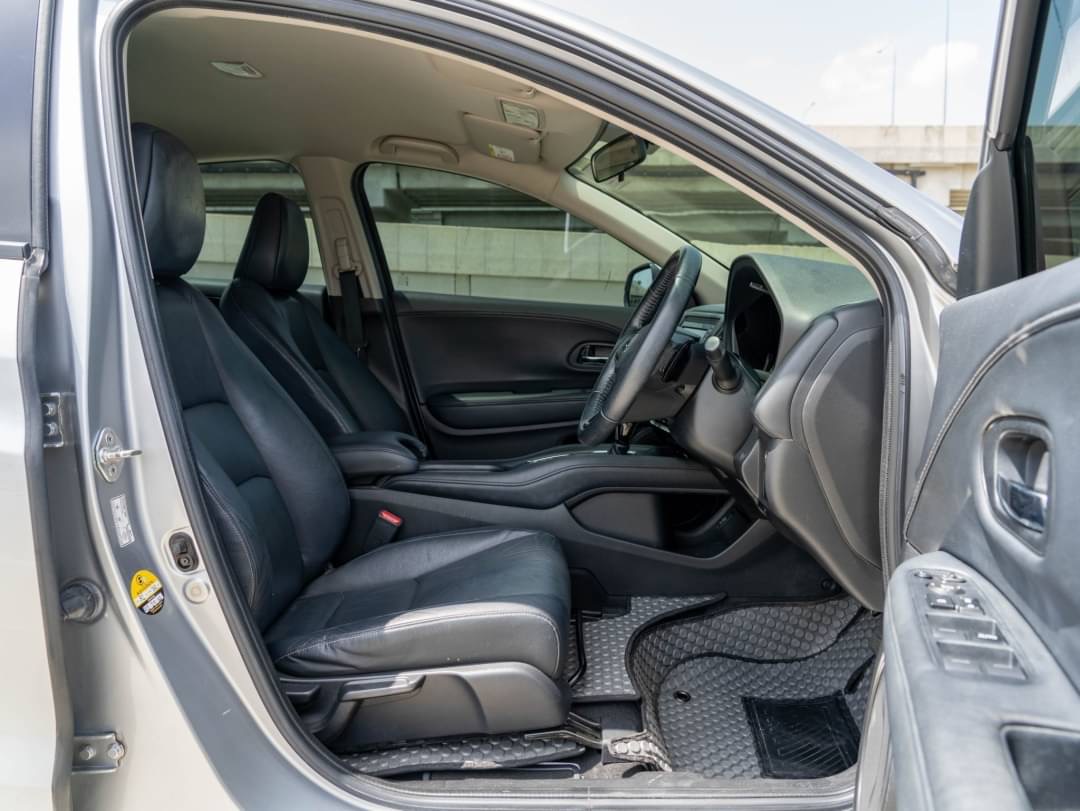 2018 Honda HR-V สีเทา (รูปที่ 14)