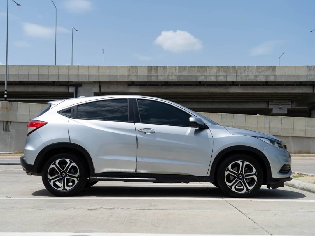 2018 Honda HR-V สีเทา (รูปที่ 8)