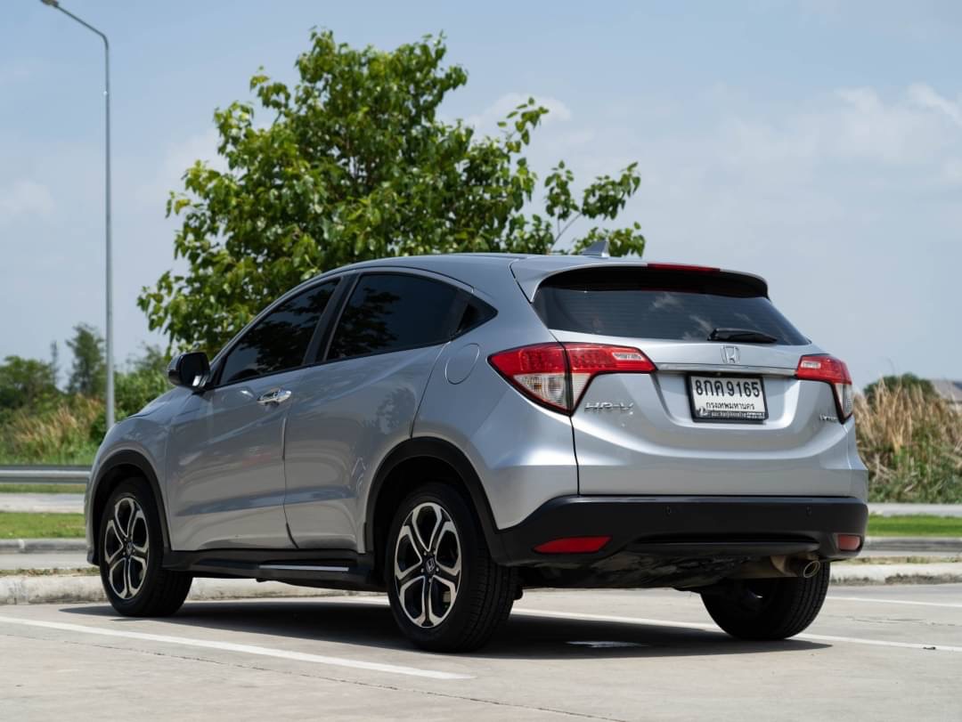 2018 Honda HR-V สีเทา (รูปที่ 2)