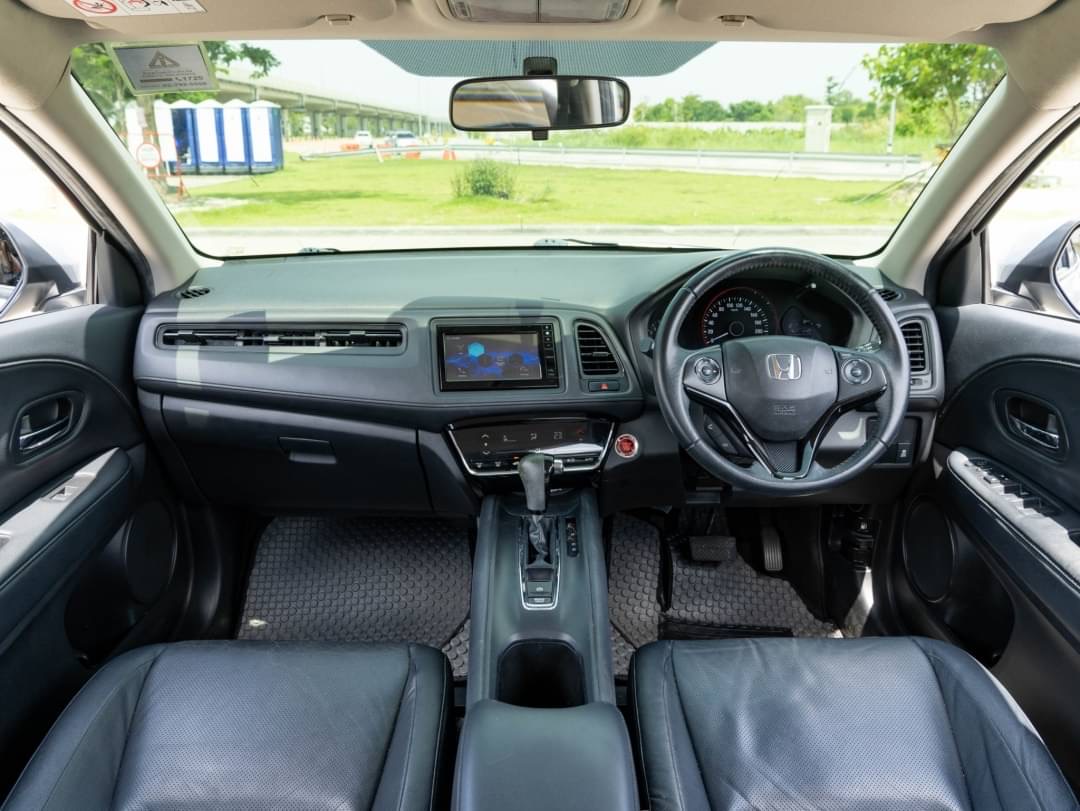 2018 Honda HR-V สีเทา (รูปที่ 13)