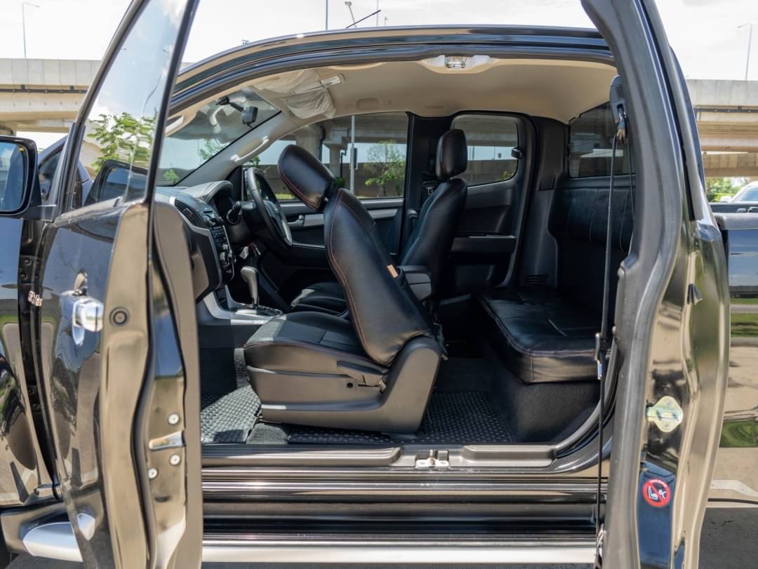 2015 Isuzu D-Max Space Cab สีดำ (รูปที่ 10)