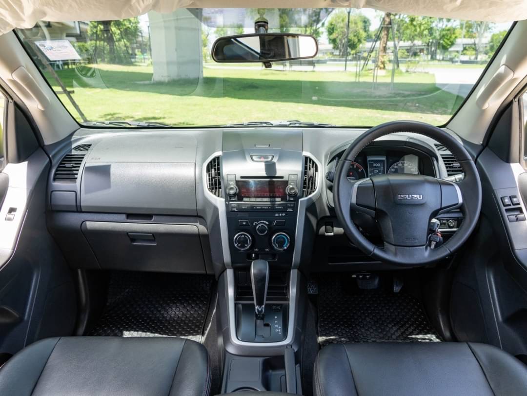 2015 Isuzu D-Max Space Cab สีดำ (รูปที่ 7)