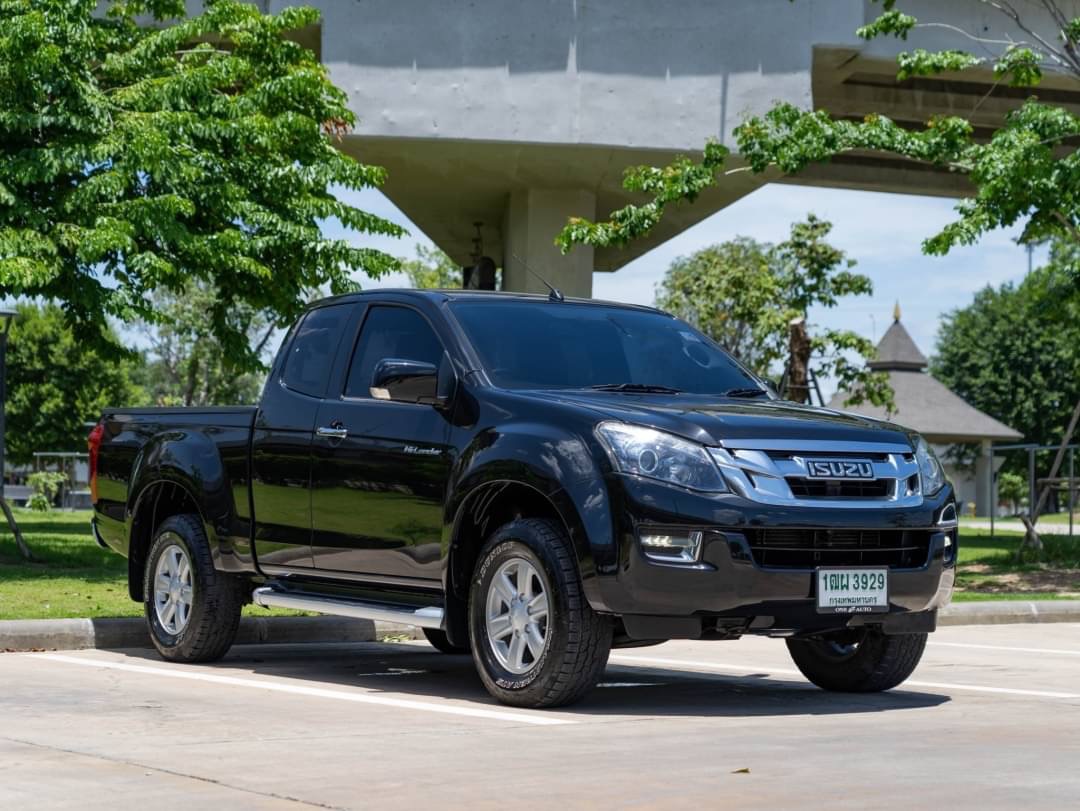 2015 Isuzu D-Max Space Cab สีดำ (รูปที่ 2)