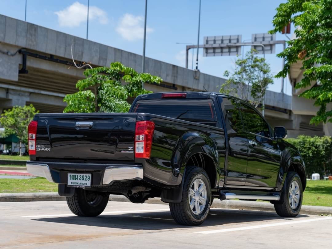 2015 Isuzu D-Max Space Cab สีดำ (รูปที่ 4)