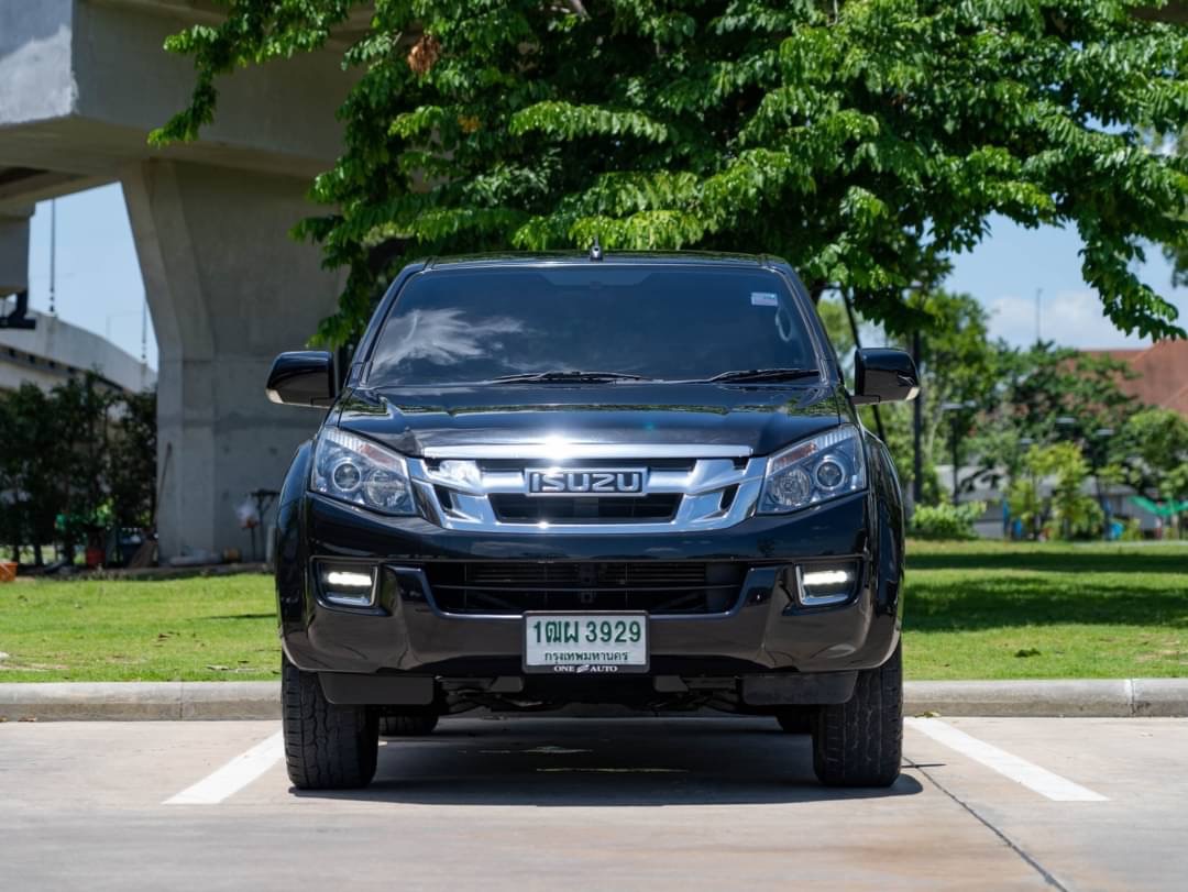 2015 Isuzu D-Max Space Cab สีดำ (รูปที่ 9)