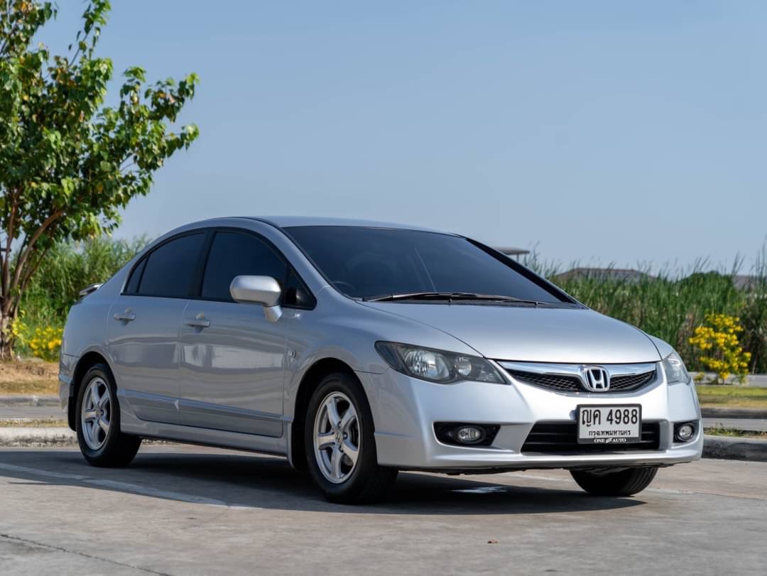 2010 Honda Civic FD สีเงิน (รูปที่ 2)